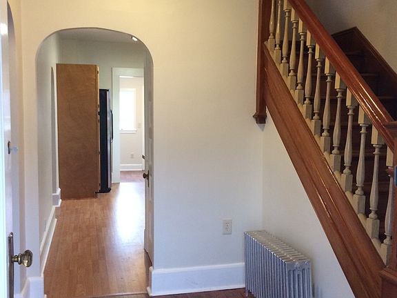 foyer looking into kitchen
