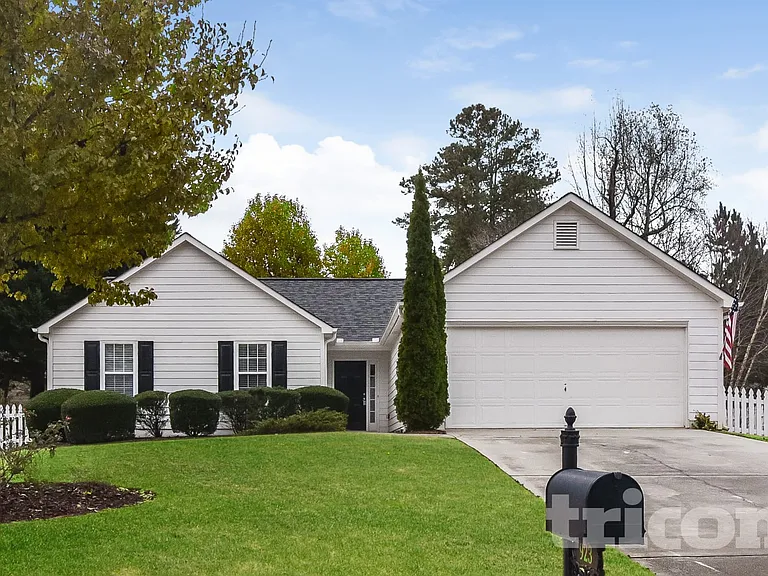 923 Laurel Green Ln — Photo 1