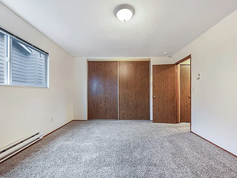 Applegate Apartments — Photo 8