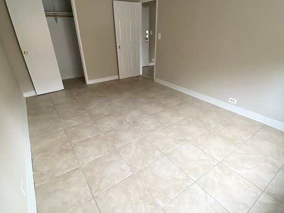 4th image of 1360 W Touhy Ave APT 212