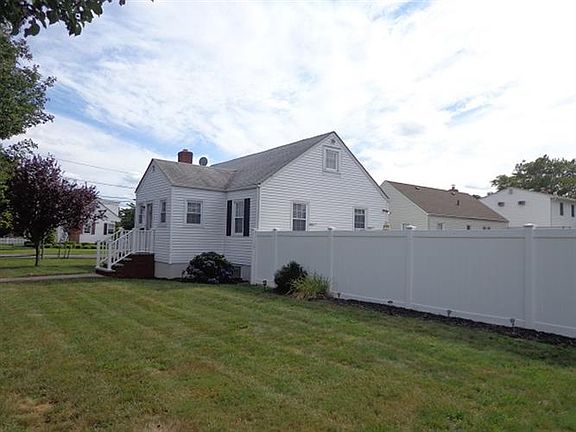 3rd image of 47 Vanderwater St