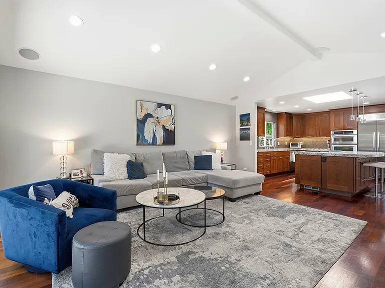 260 Chateau Dr — Photo 6