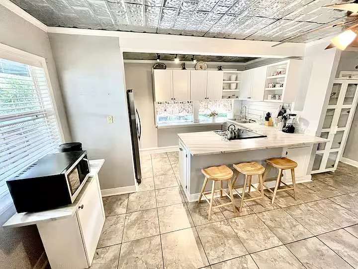 412 W Milam St — Photo 5