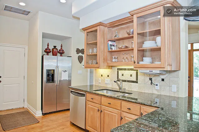 Available August: Upscale 4 Bed/2.5 Bath Home In North Campus Just North Of Ut — Photo 4