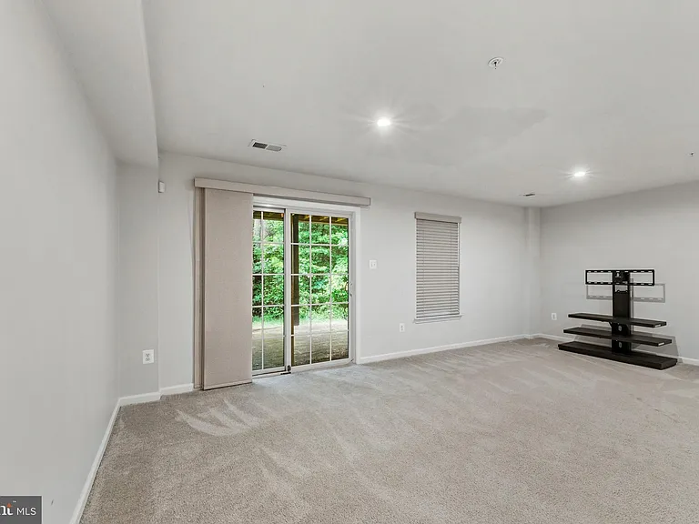 2720 Fredericksburg Rd — Photo 36