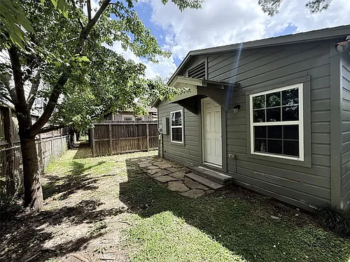 1011 Nadine St Photo 1