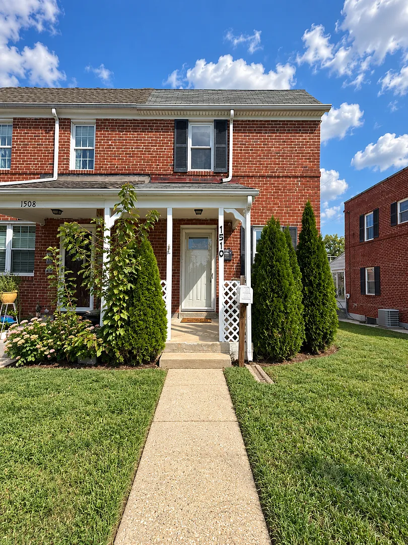 Charming 2-Bedroom Home with Updated Kitchen & In-Unit Laundry — Photo 2
