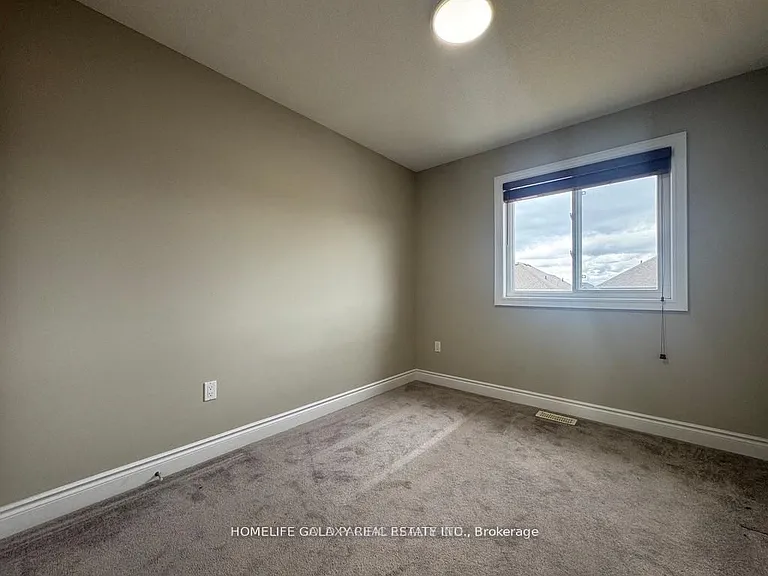 86 Nathan Cres — Photo 23