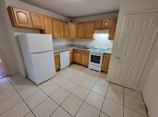 1915 Green St #1R, Philadelphia, PA 19130