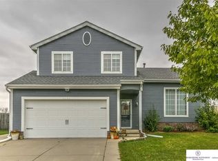 11102 Mary St, Omaha, NE 68164