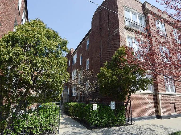 3042 W Wellington Ave #3 — Photo 1