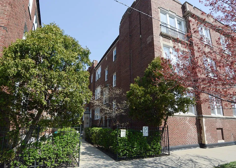 3042 W Wellington Ave #3