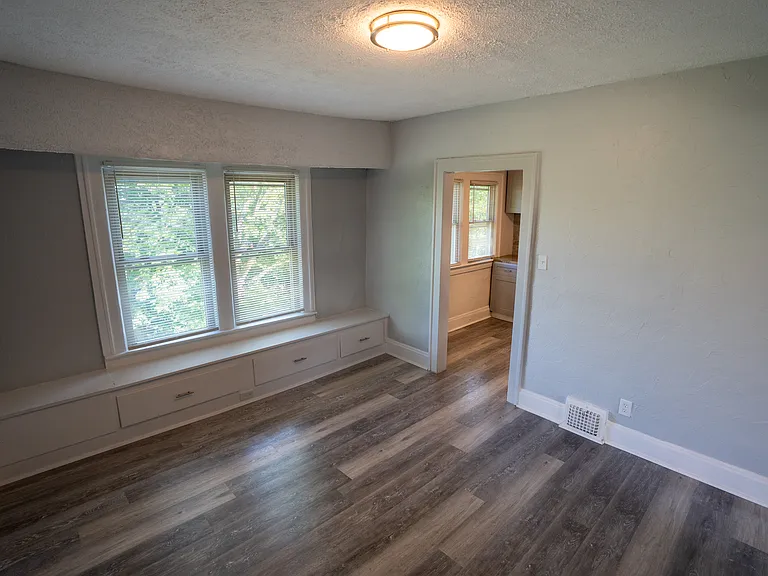 Dining room Unit B