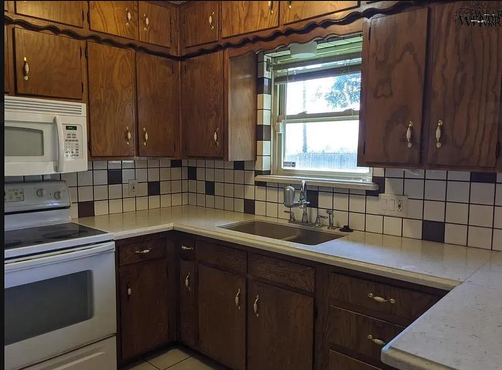 3 bed, 2.0 bath, 1099 sqft, $1,400 — Photo 4