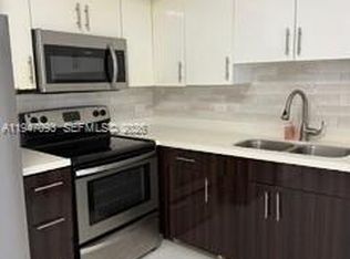 3680 N 56th Ave APT 823, Hollywood, FL 33021