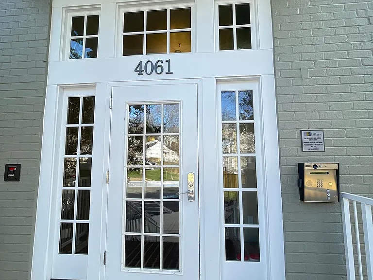 4061 S Four Mile Run Dr #301 — Photo 2