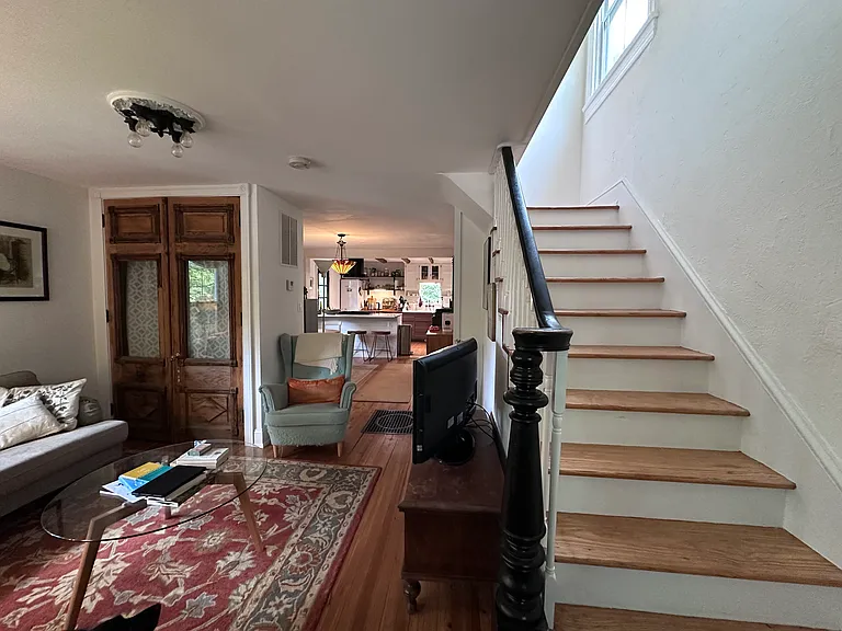 123 Grant Ave — Photo 2