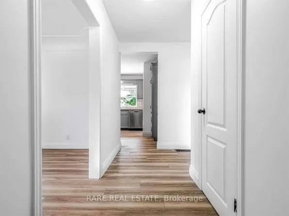 15 Miller Dr, Hamilton, ON L9G 2H9