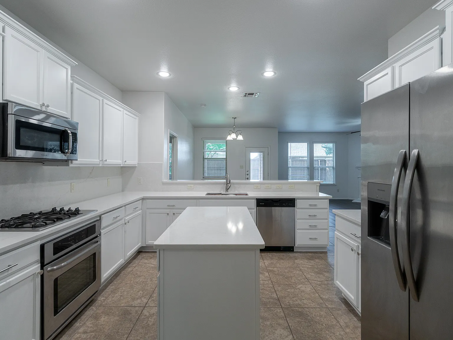 4 bed, 2245 sqft, $2,800 — Photo 3