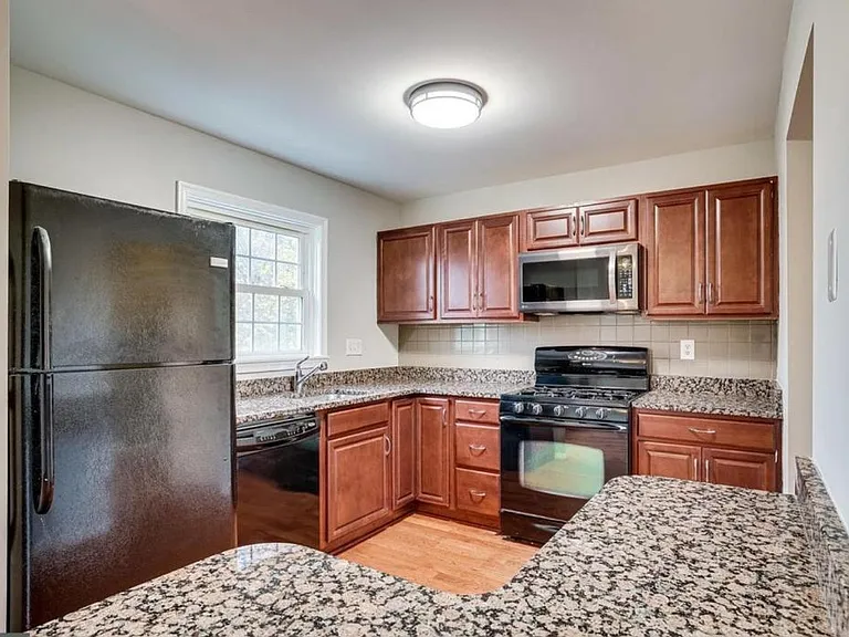 14704 Cardigan Sq — Photo 8