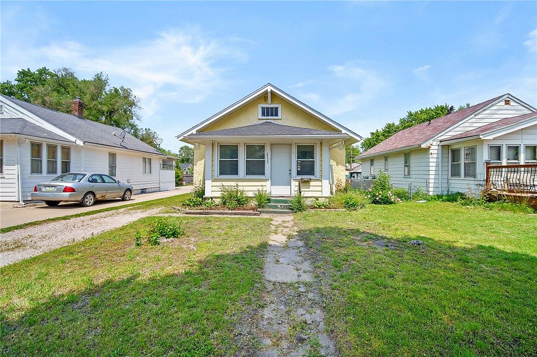 2532 E Grand Ave, Des Moines, IA 50317 Zillow