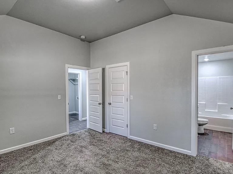 2721 Clifton Ter — Photo 22