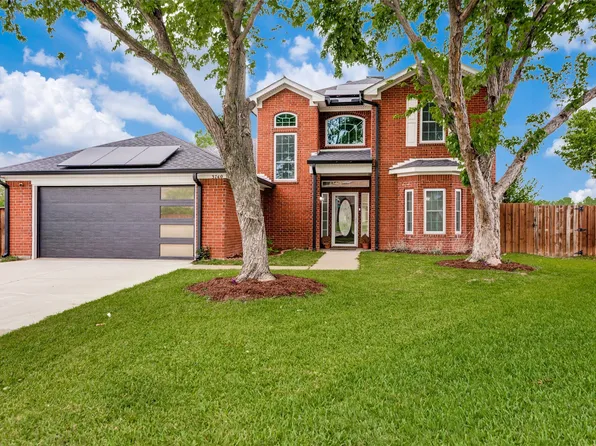 3740 Cove Meadow Ln, Fort Worth, TX 76123