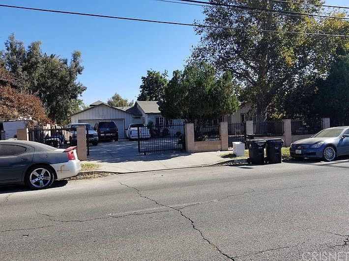 1st image of 8516 Haskell Ave
