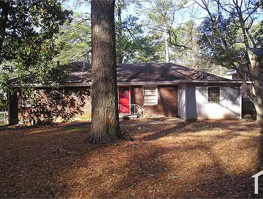 4 bed, 1400 sqft, $1,800 — Photo 2