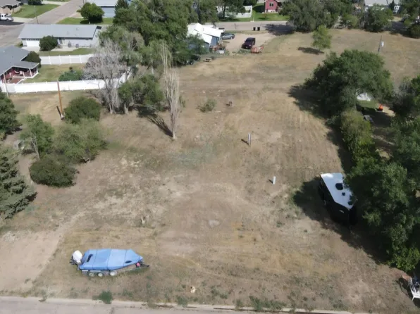 512 4th St NW, Watford City, ND 58854