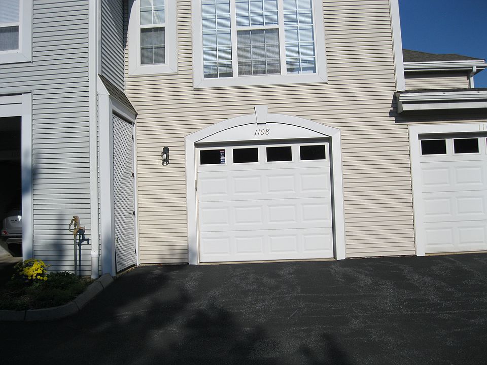 Oversized 1 car garage