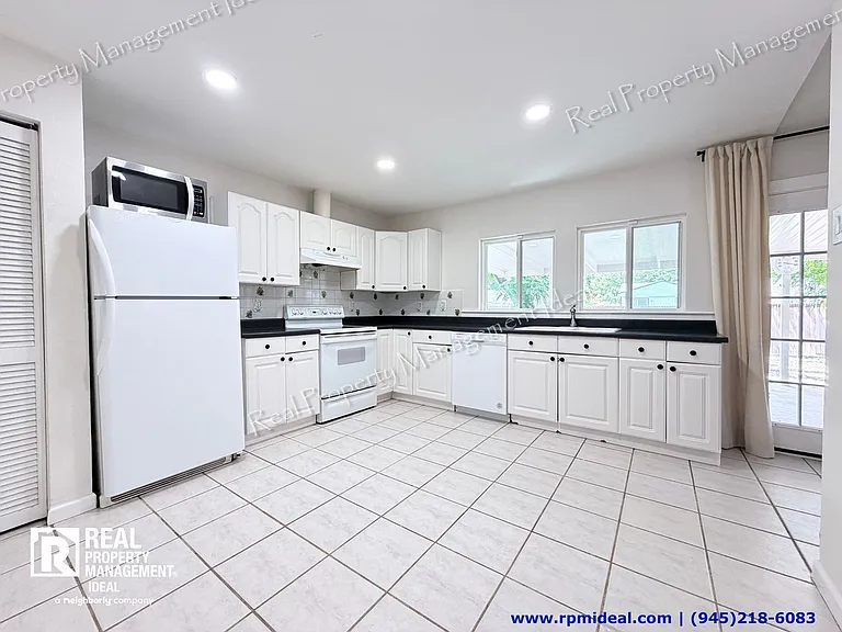 407 Ivy Way — Photo 9