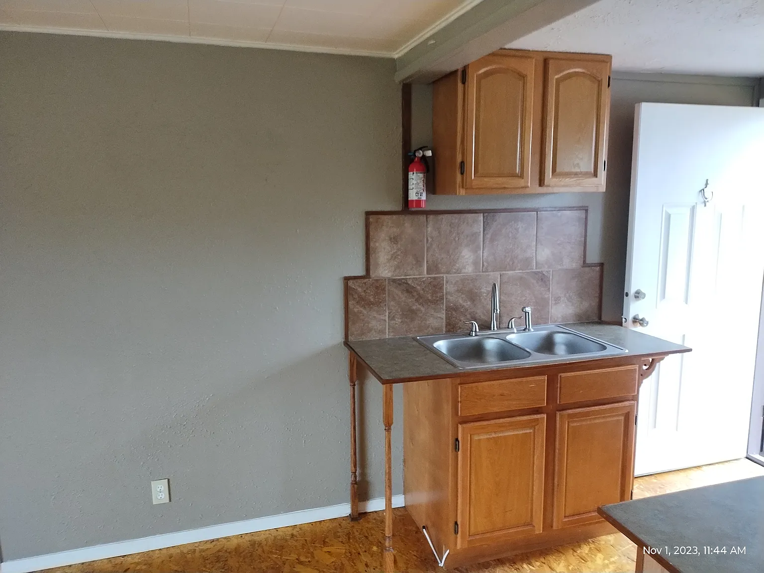 1 bed, 700 sqft, $1,050 — Photo 3