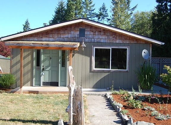 2nd image of 306 46th Ave NE
