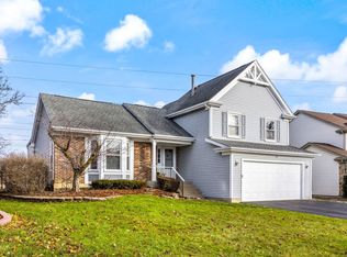 100 Copperwood Dr, Buffalo Grove, IL 60089