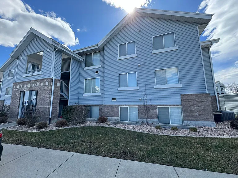 1541 N Riverside Ave #21 — Photo 17
