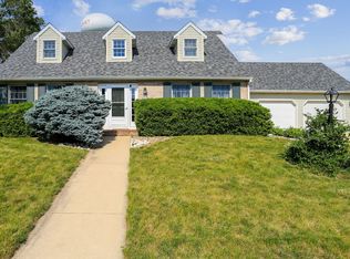 406 Jeffery Dr, Mahomet, IL