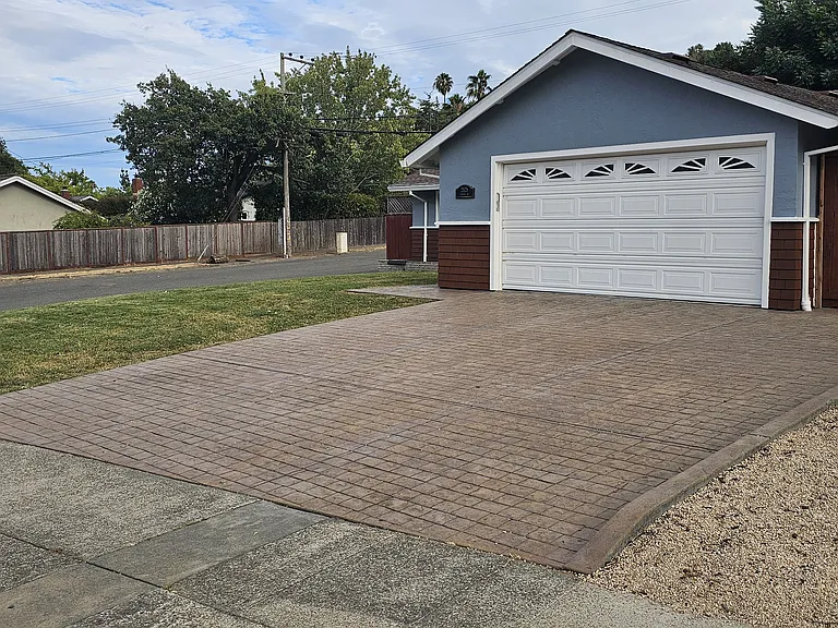 2525 Center Rd — Photo 4