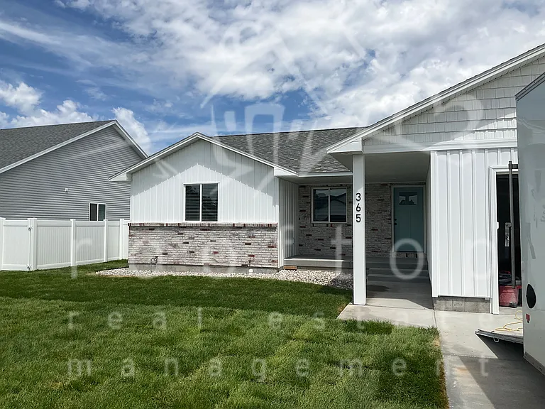 365 Kelton Way — Photo 1