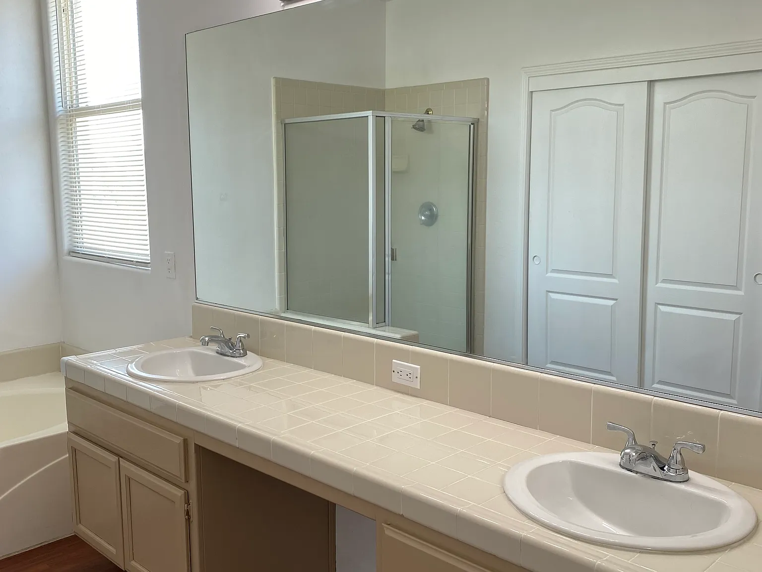 4 bed, 2600 sqft, $2,699 — Photo 3