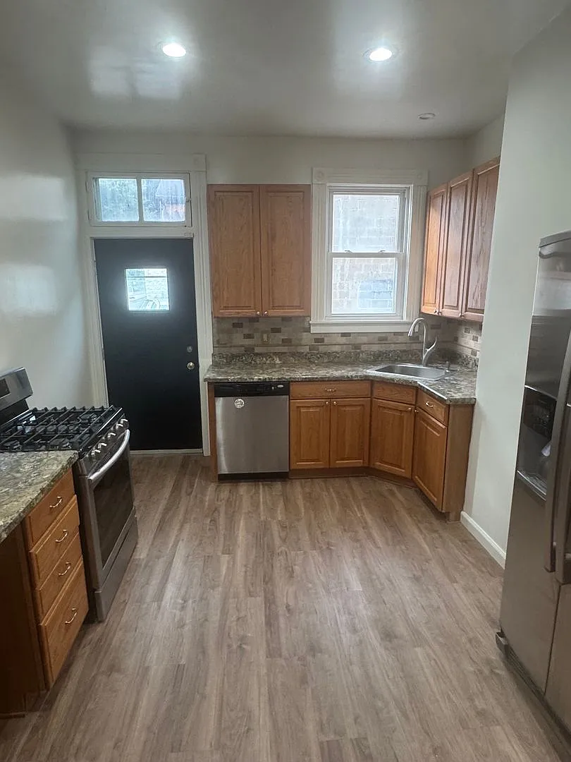 Very Stylish 3BR Home in Spring Garden/Northside Area — Photo 3