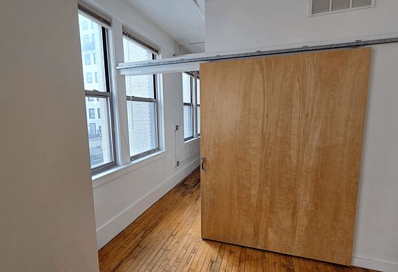 5th image of 208 N 9th St APT 1018