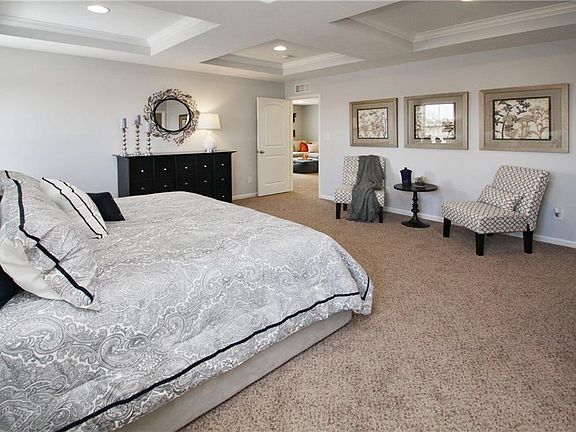 3rd image of 841 Oaklawn Dr