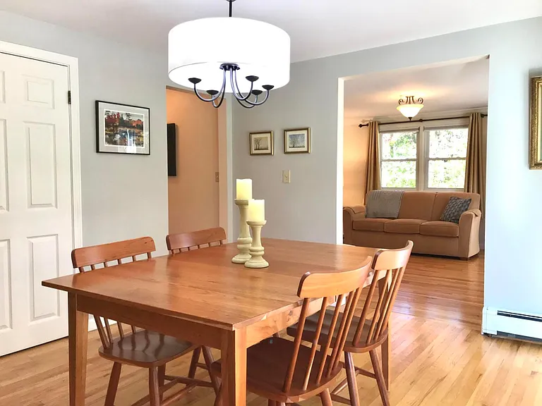 402 W Elm St — Photo 12
