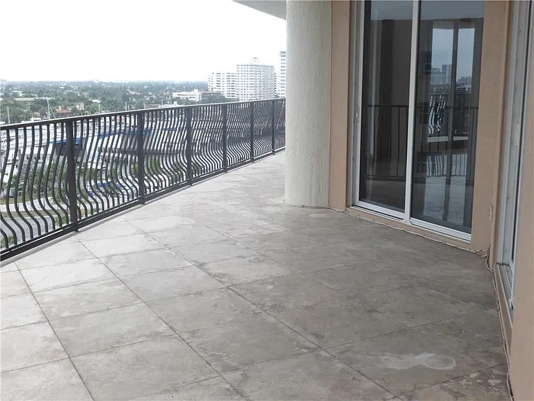 100 Birch Rd #1106B — Photo 2