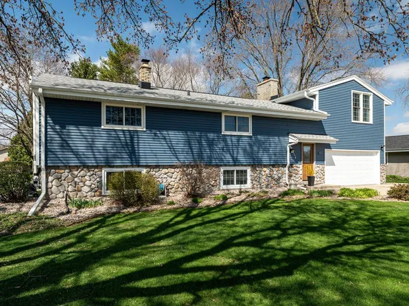 1452 North Lapham STREET, Oconomowoc, WI 53066