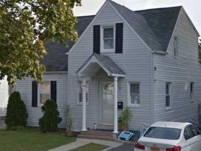 40 Allen Street, New Hyde Park, NY, 11040