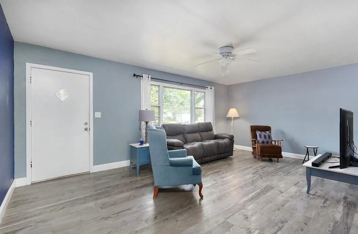 1339 S Prince Ln — Photo 4