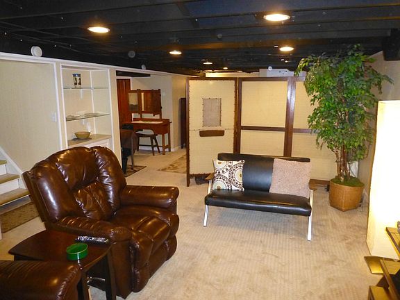 5th image of 106 Jeffrey Ave #B