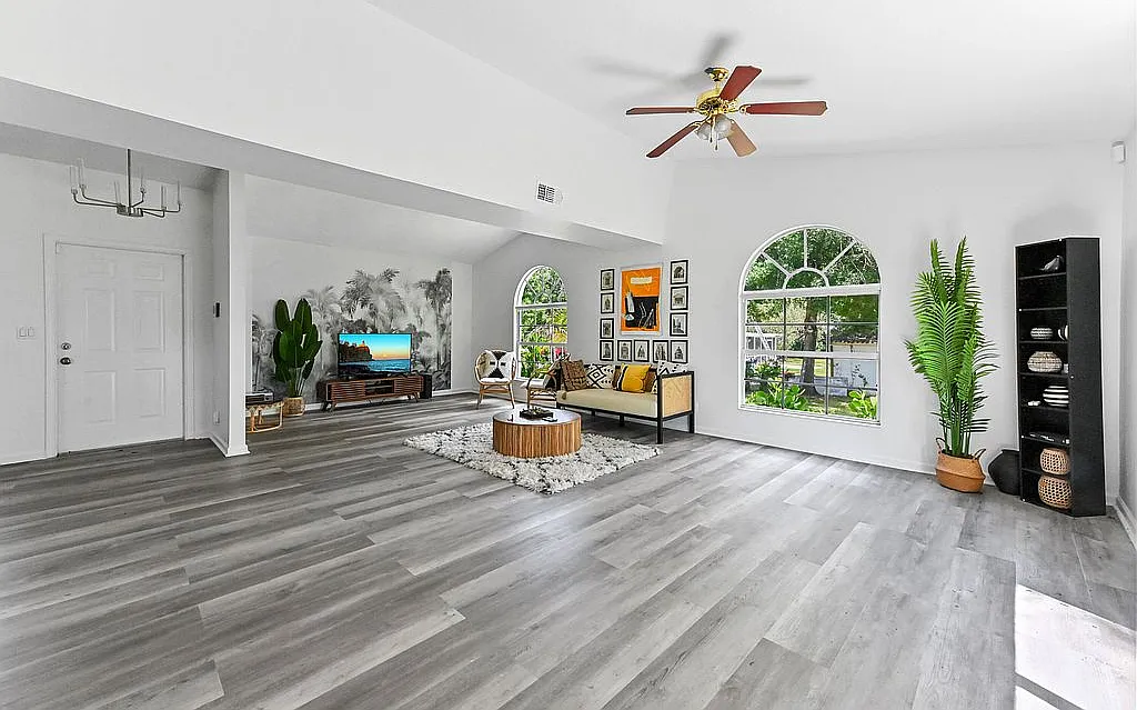 3 bed, 1906 sqft, $3,300 — Photo 3